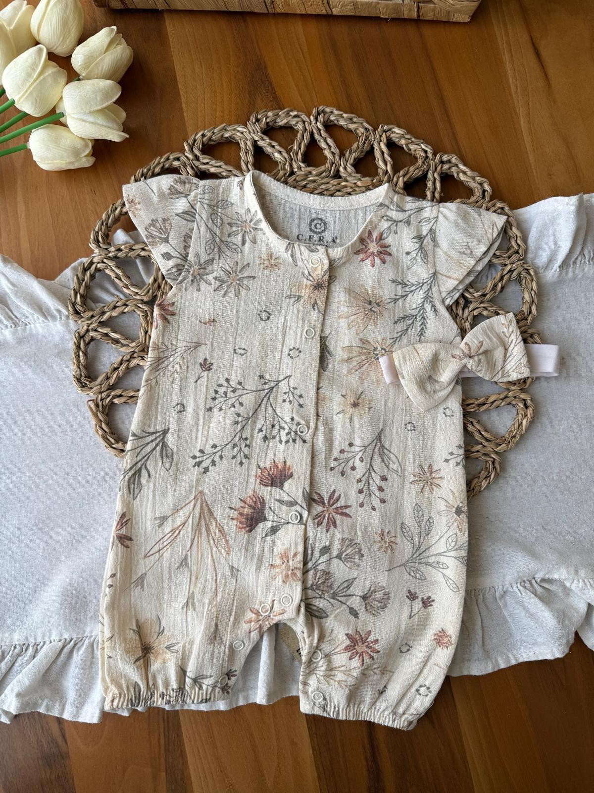 Kız Bebek Krem Çiçekli Müslin Tulum