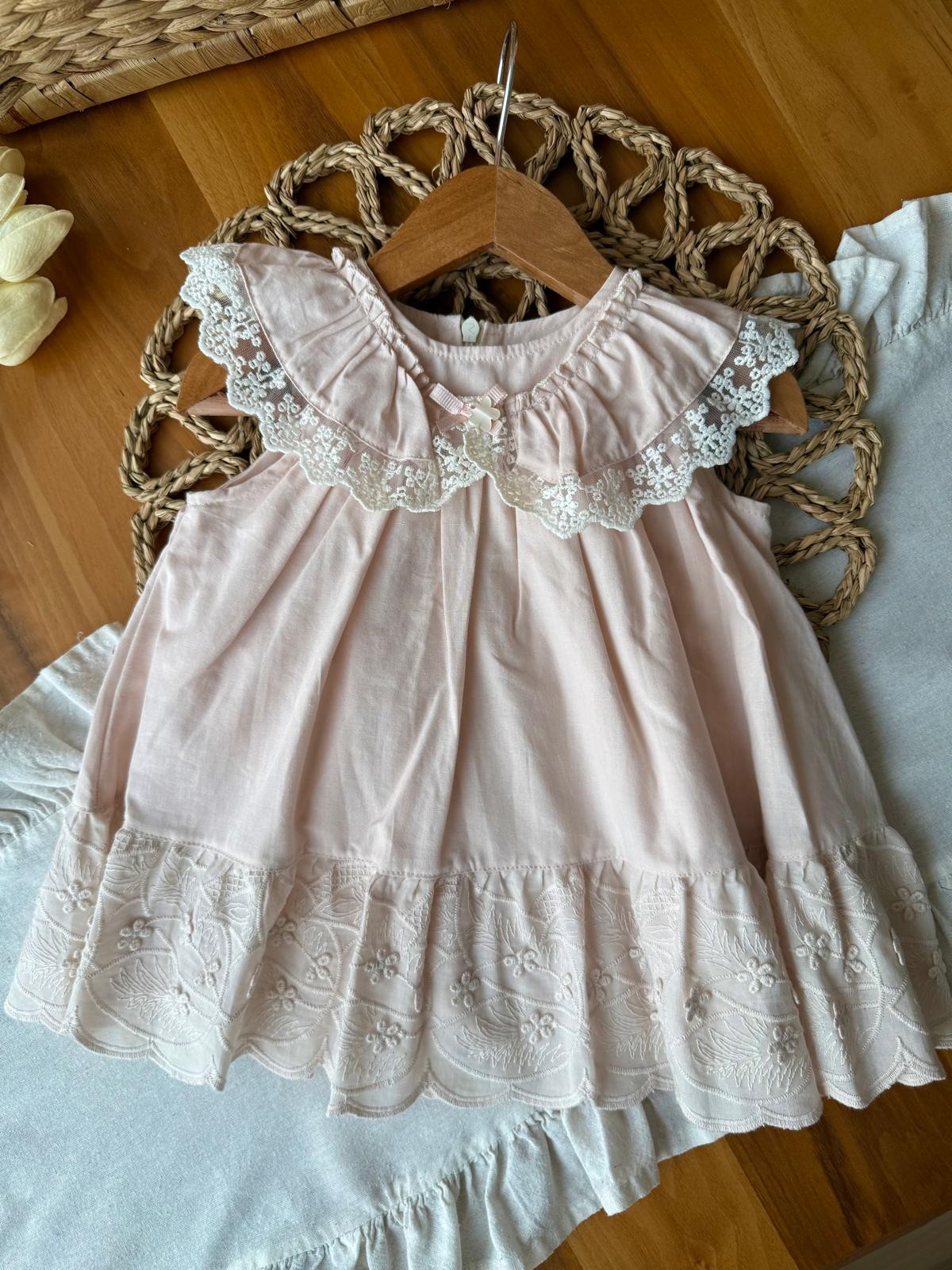 Kız Bebek Fistolu Fırfırlı Pudra Elbise