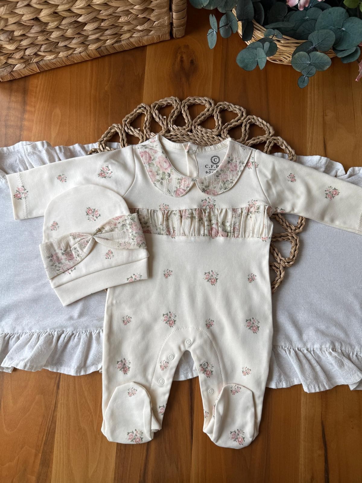 Kız Bebek Krem Çiçekli Şapkalı Tulum