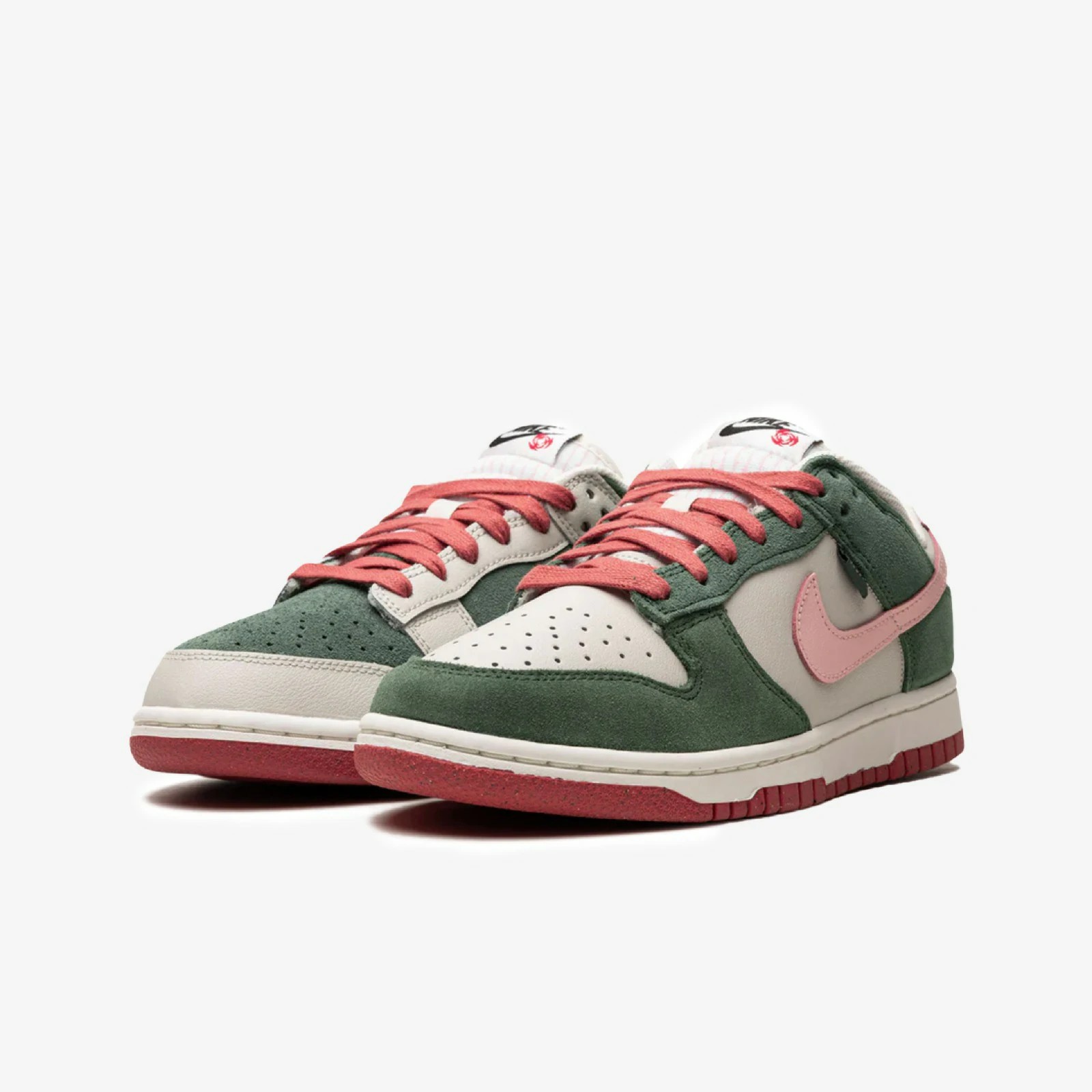 Nike Dunk Low SE All Petals United 