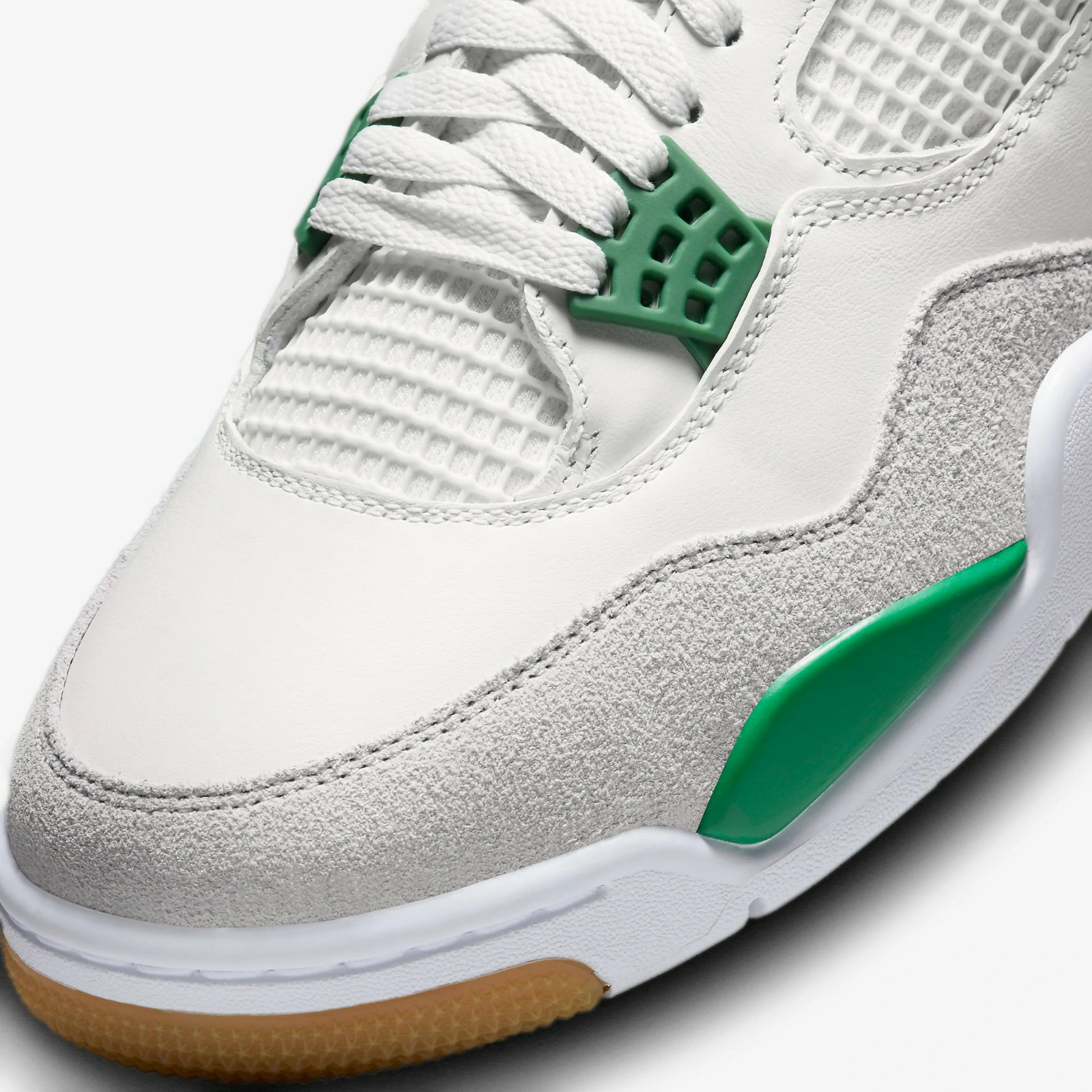 Nike Air Jordan 4 Retro “Pine Green”