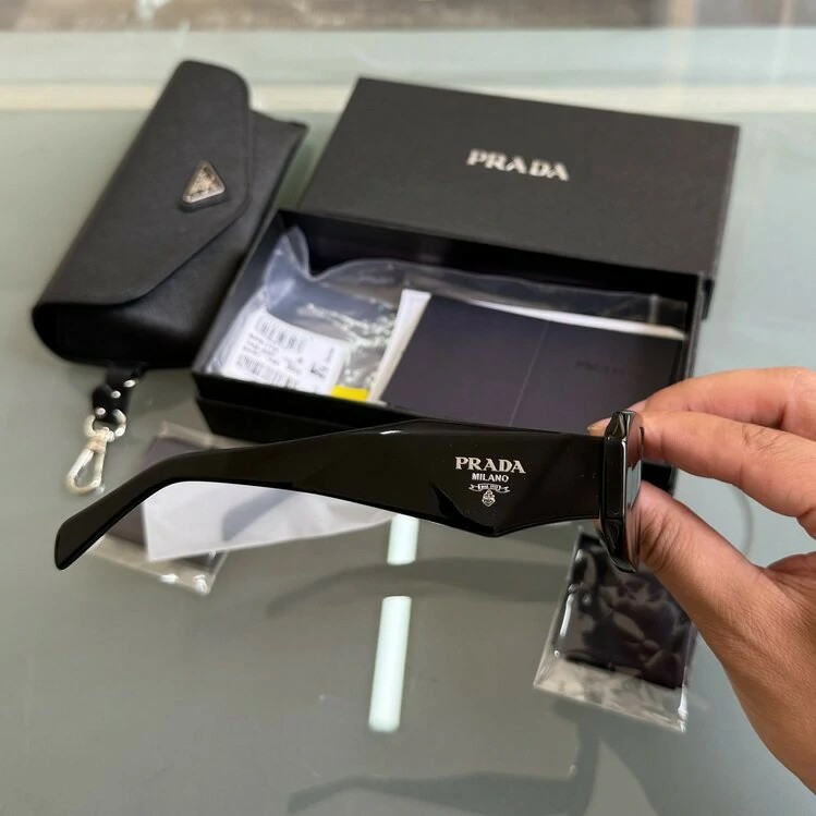 Prada Rectangular Scultoreo Black 52Ekt