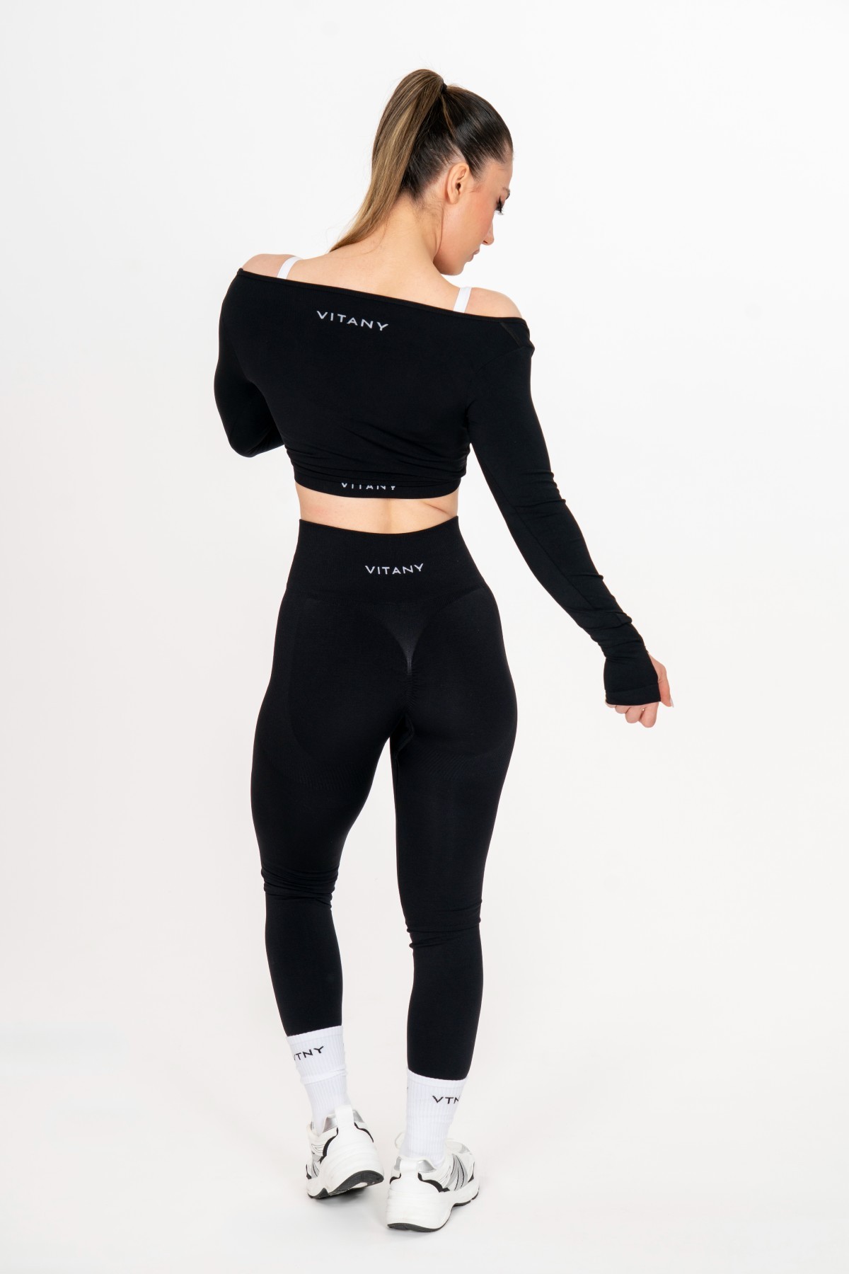 Valente Long Sleeved Twist Crop 