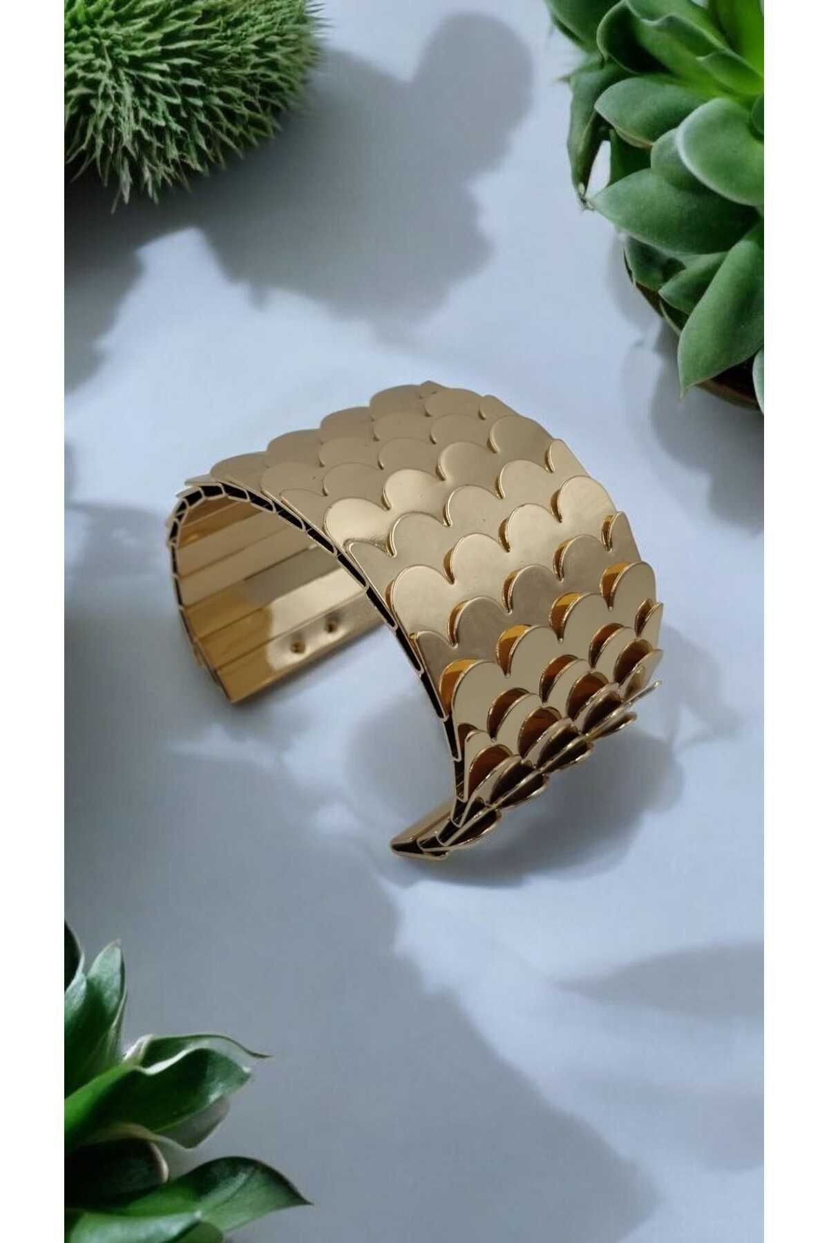 Gold Renk Pullu Balık Sırtı Kelepçe Bileklik
