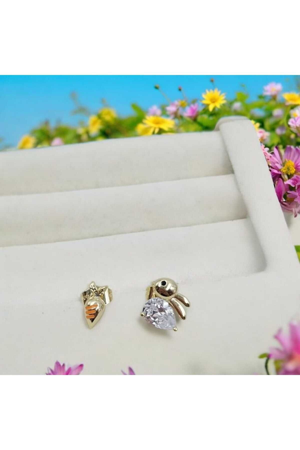 Gold Renk Tavşan Ve Havuç Şekilli Taş Detaylı Vidalı Çocuk Küpe