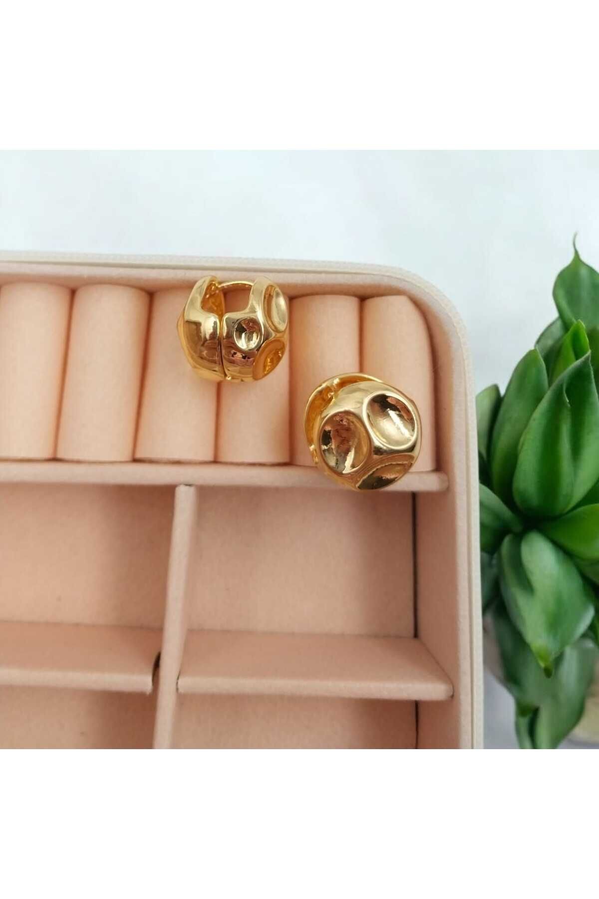 Gold Renk Bombeli Dalgalı Vintage Çelik Top Küpe