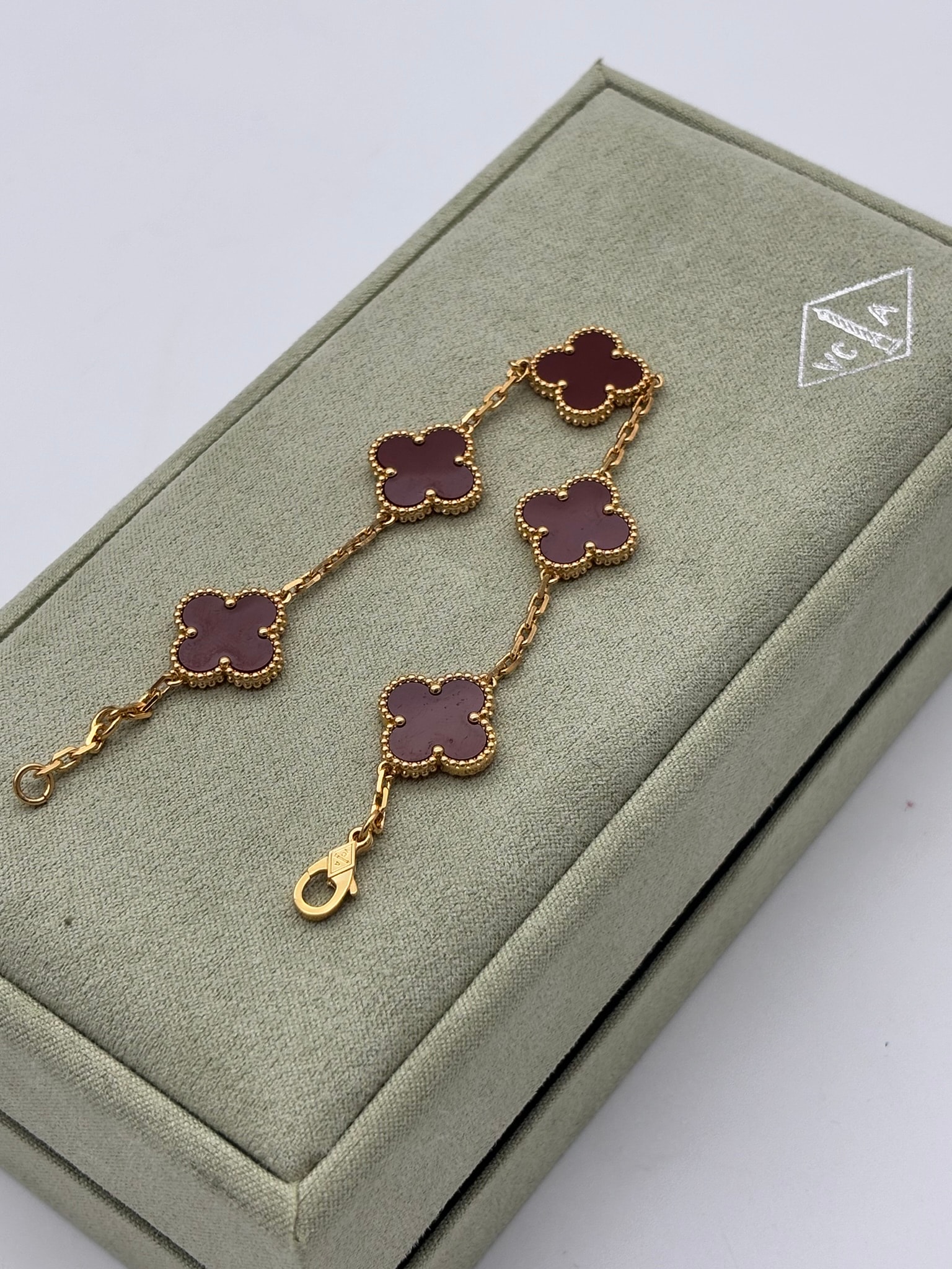 Gold Kırmızı Taşlı İthal Bileklik