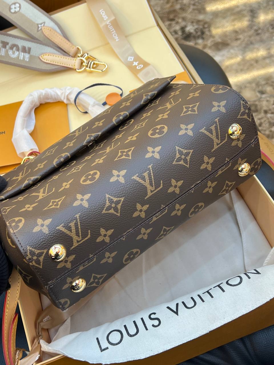 Logo Detaylı İthal Çanta