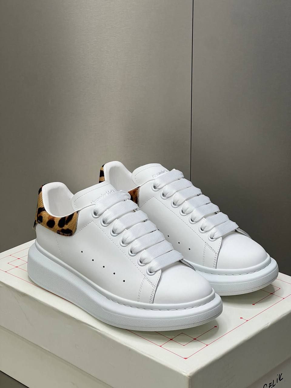 Logo Detaylı İthal Kadın Sneaker