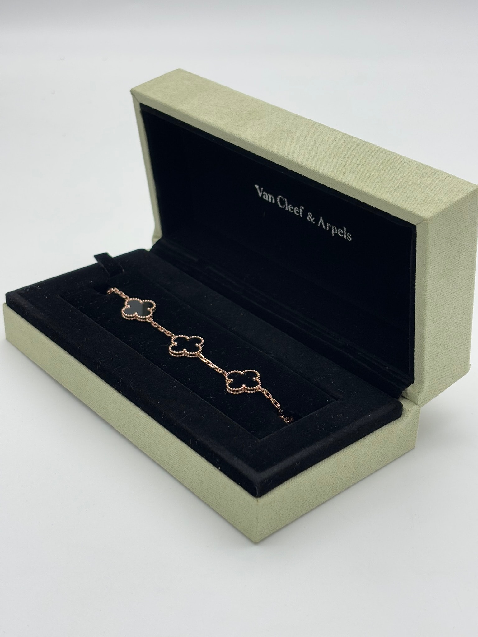 Gold Siyah Taşlı İthal Bileklik