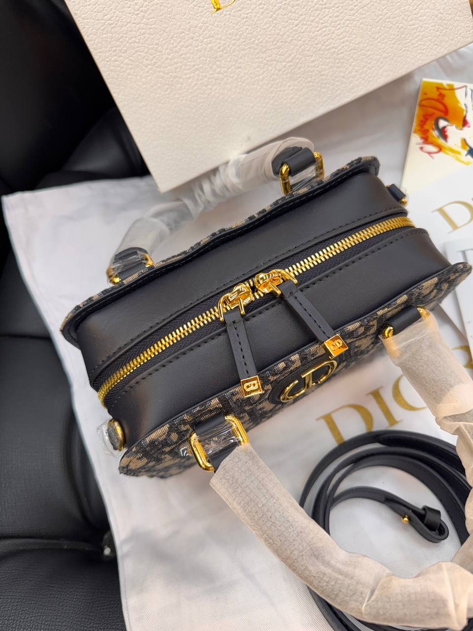 Logo Detaylı İthal Çanta