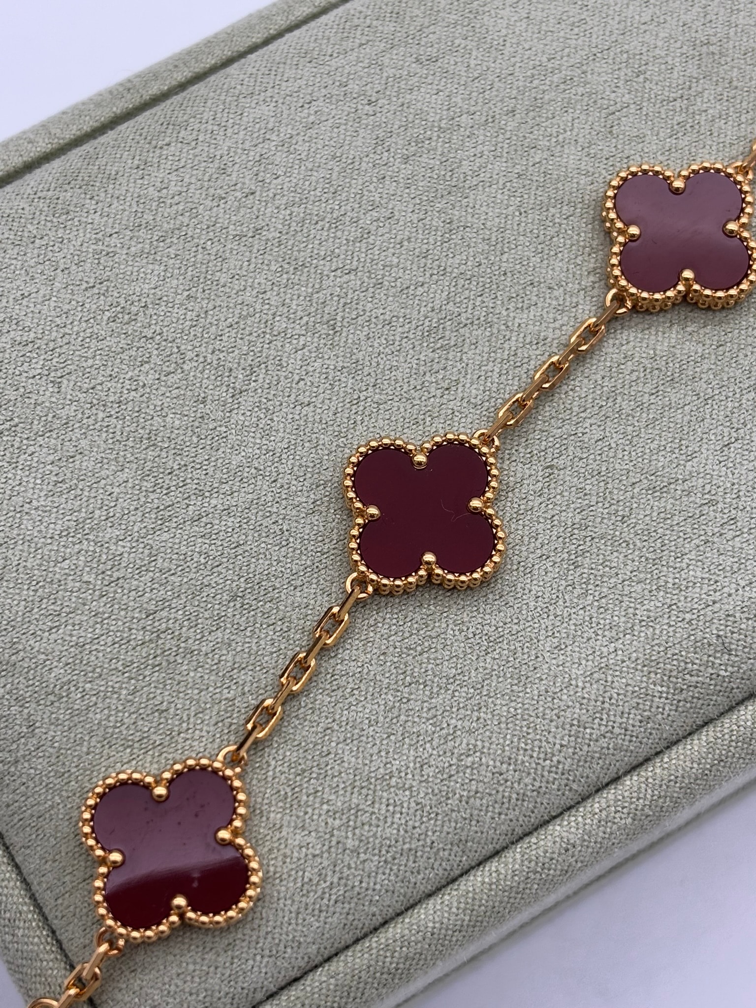 Gold Kırmızı Taşlı İthal Bileklik