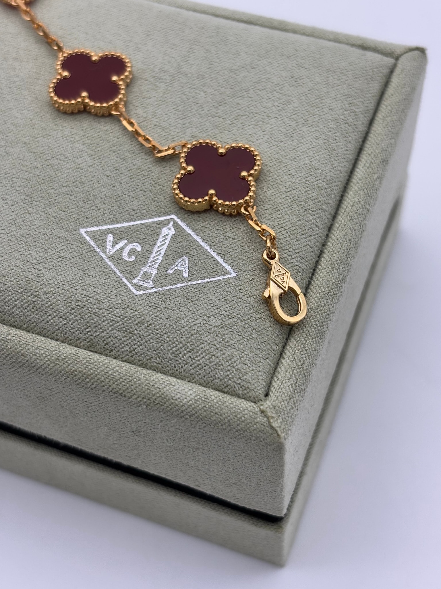 Gold Kırmızı Taşlı İthal Bileklik