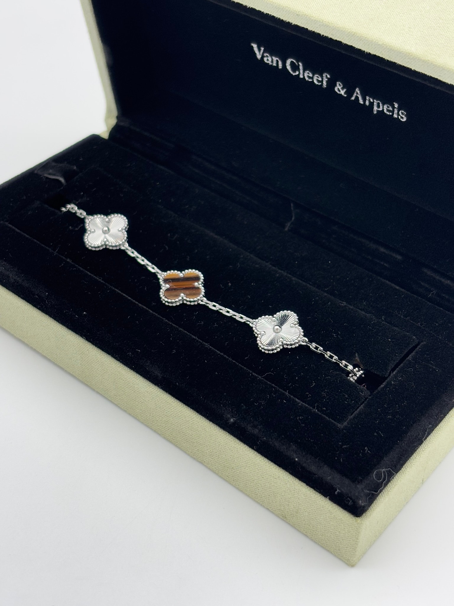 Gümüş Ahşap Taşlı İthal Bileklik