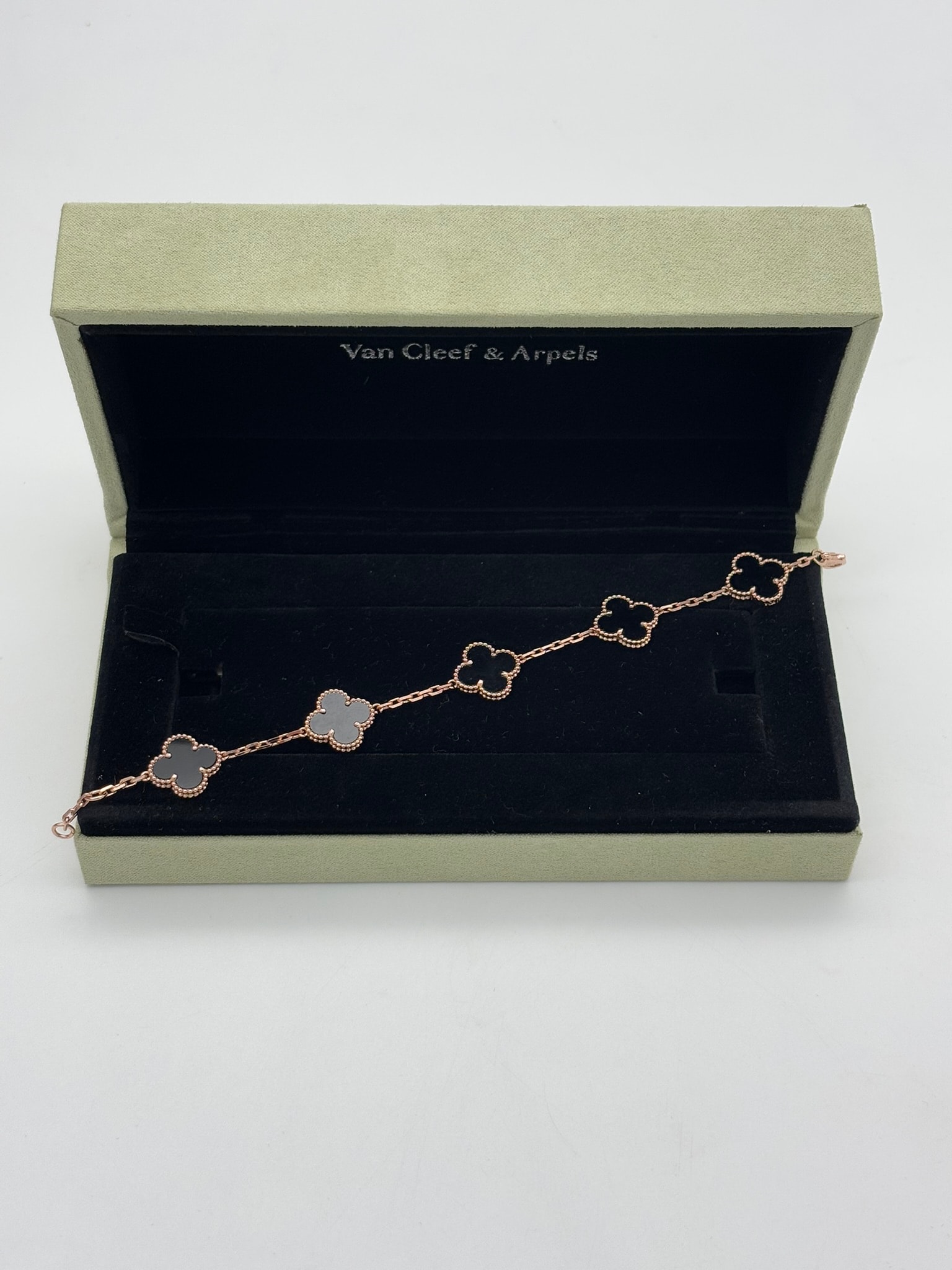 Gold Siyah Taşlı İthal Bileklik