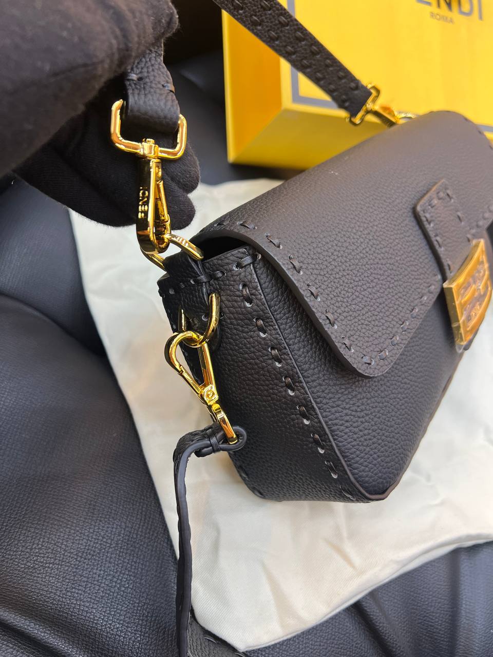 Logo Detaylı İthal Çanta