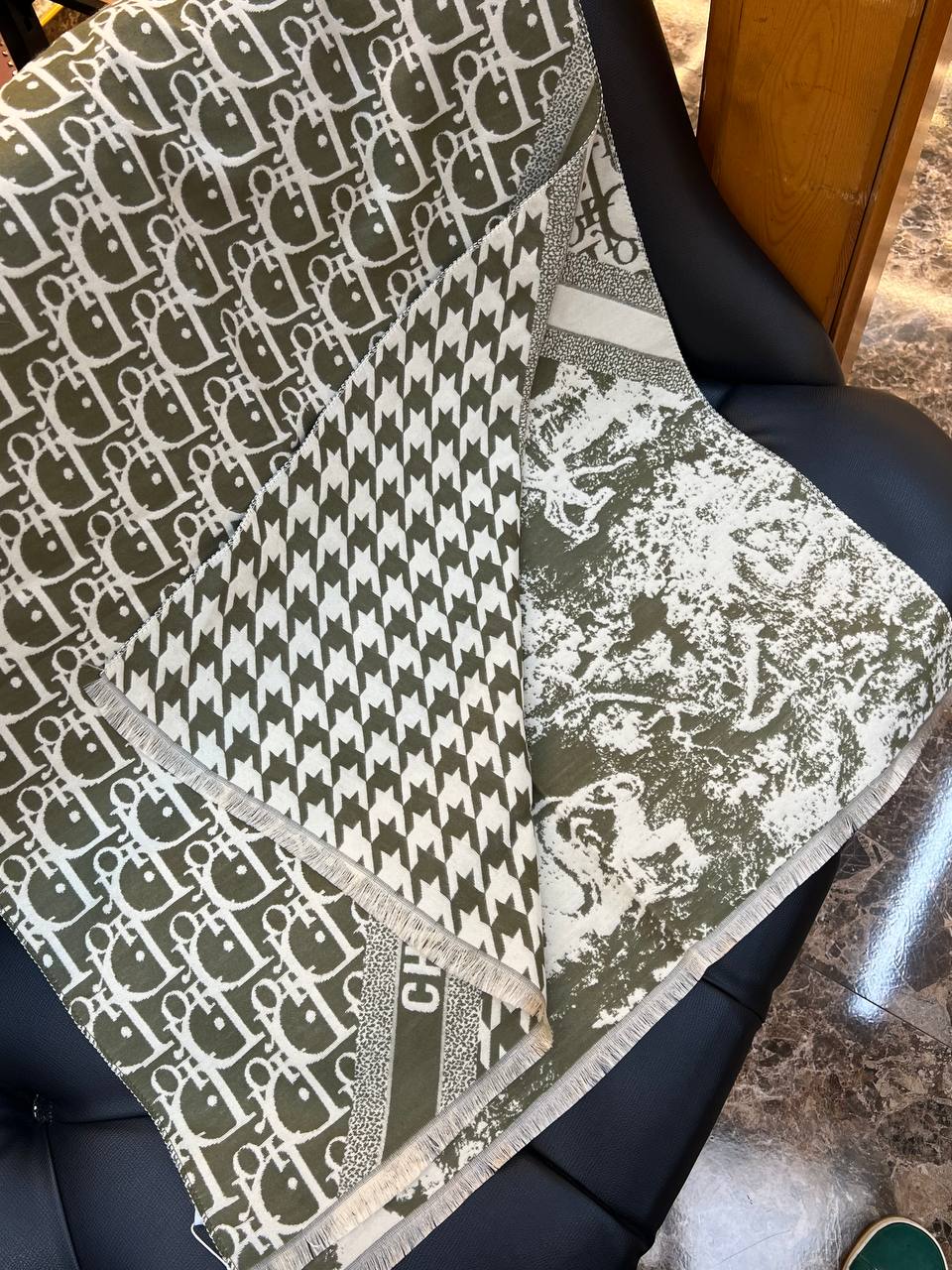 Logo Detaylı İthal Şal