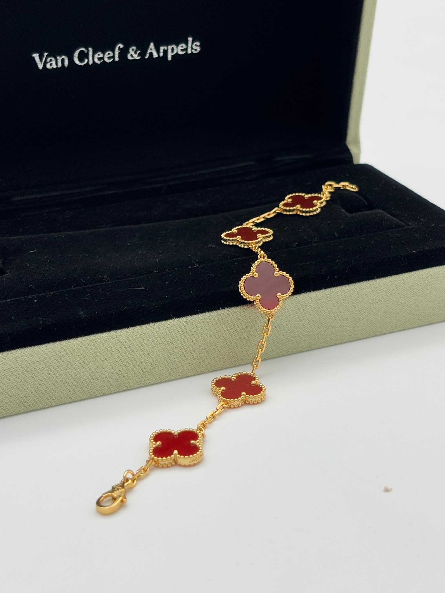 Gold Kırmızı Taşlı İthal Bileklik