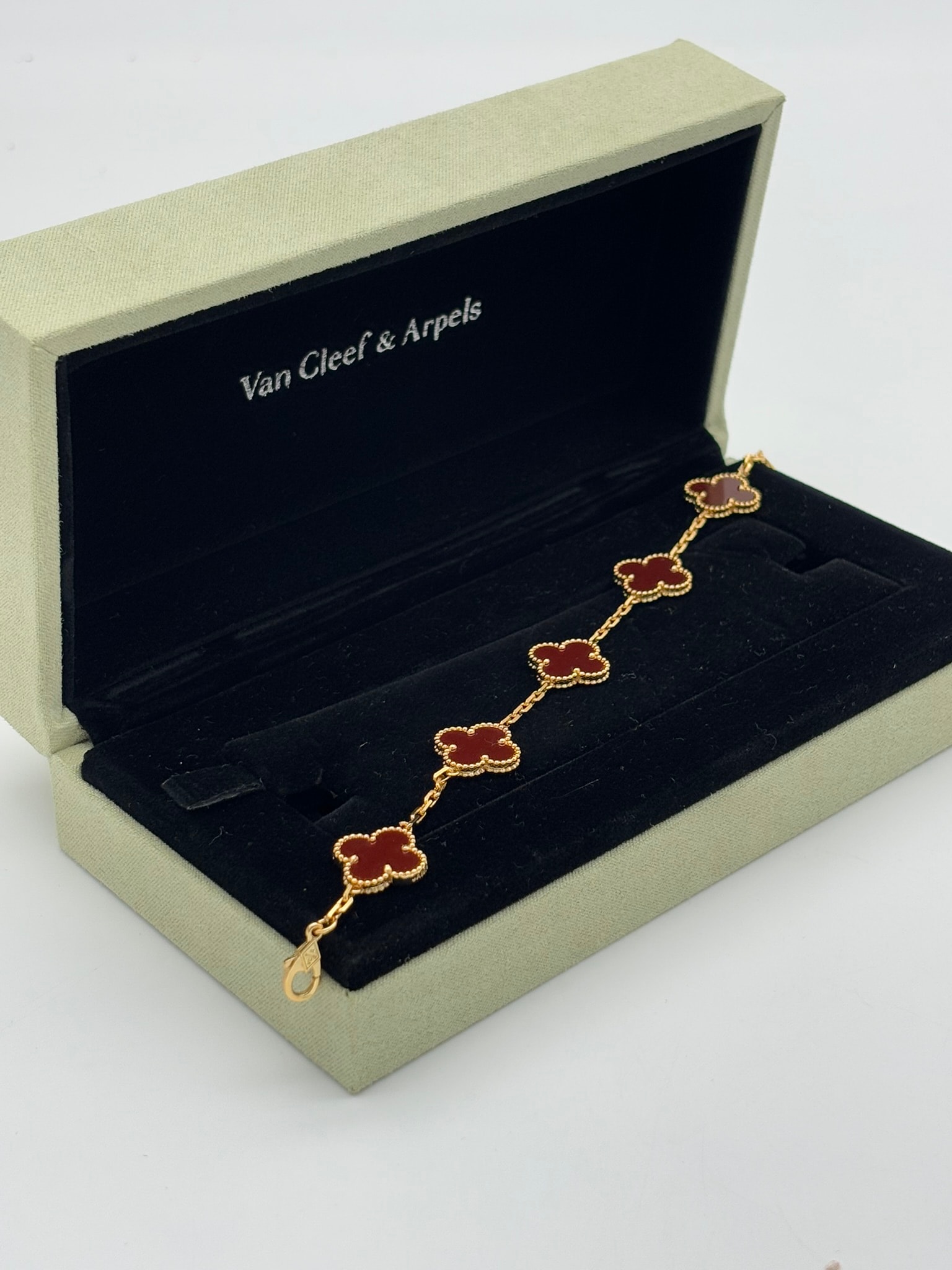 Gold Kırmızı Taşlı İthal Bileklik