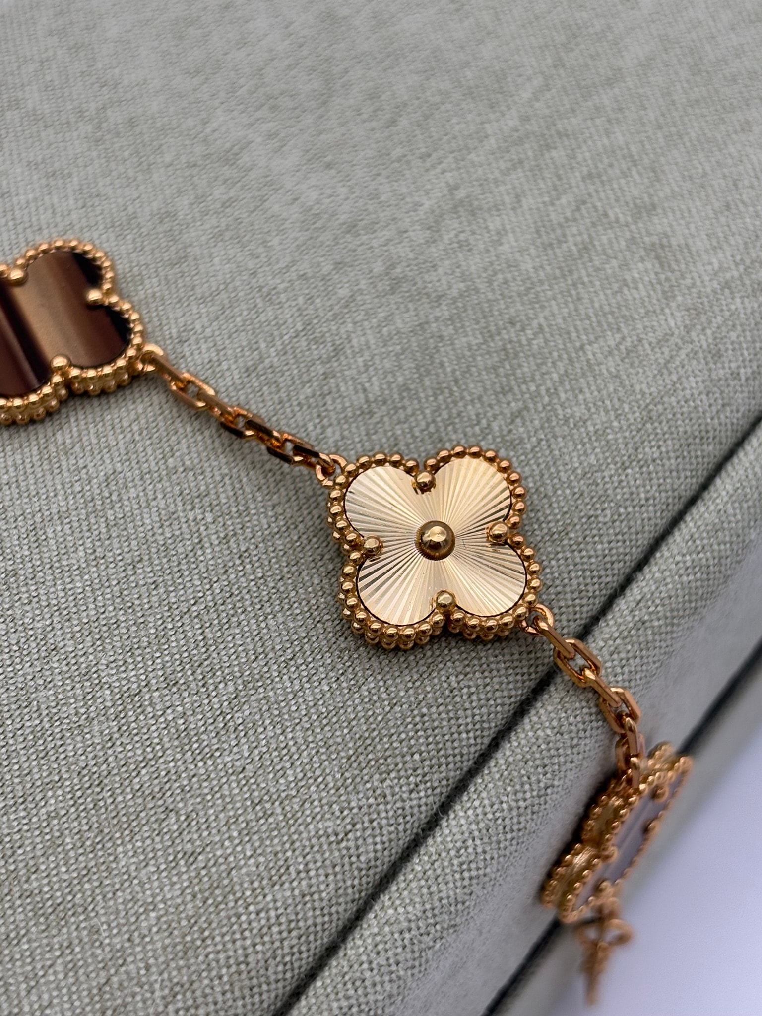 Gold Ahşap Taşlı İthal Bileklik