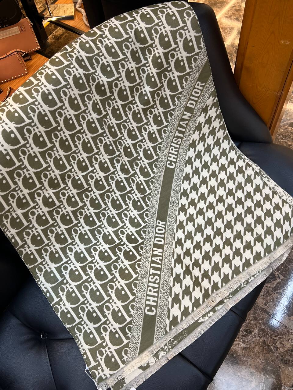 Logo Detaylı İthal Şal