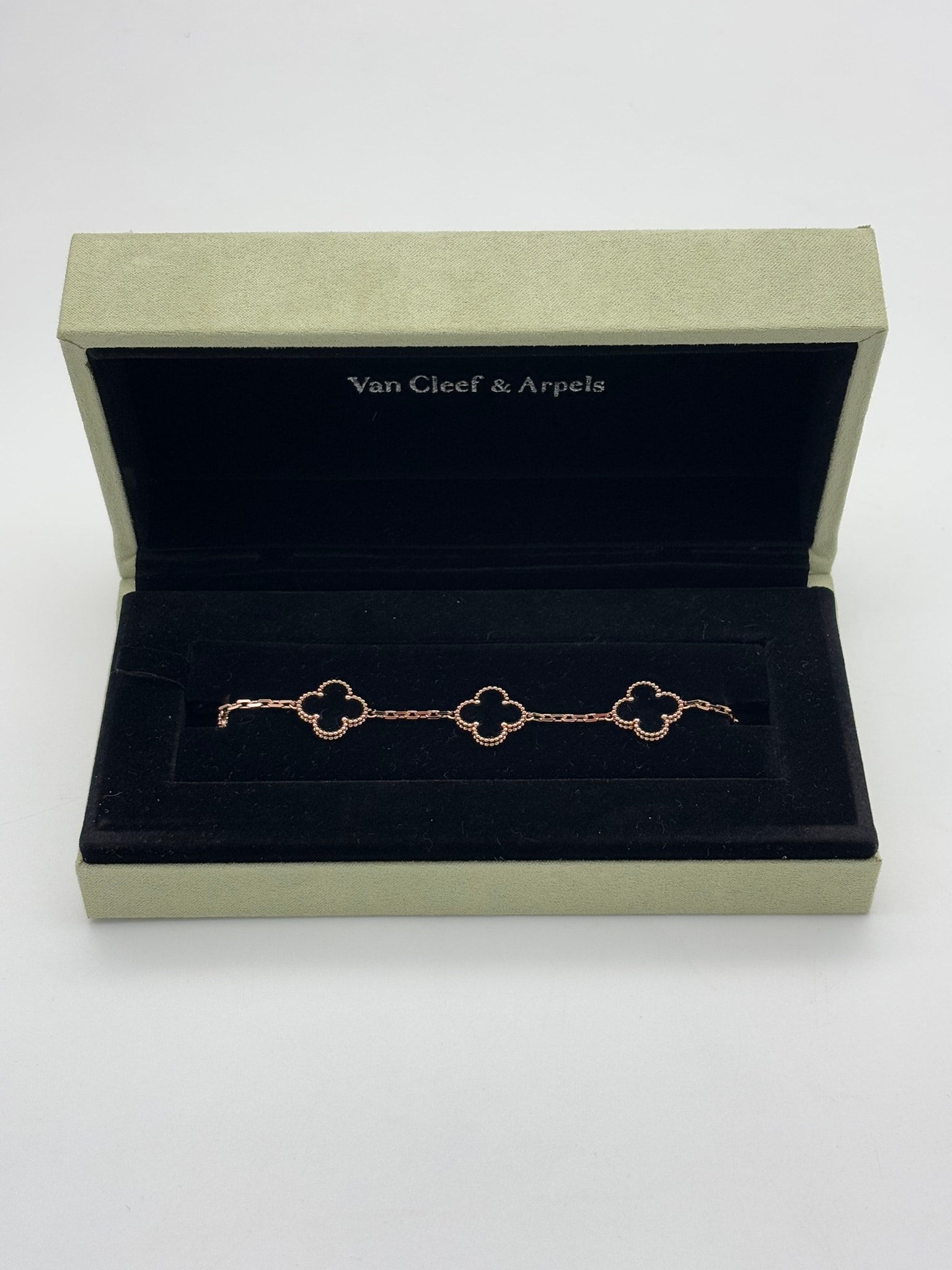 Gold Siyah Taşlı İthal Bileklik