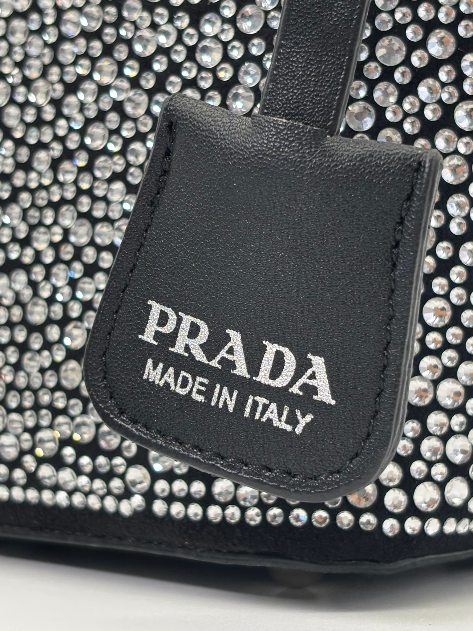 PRADA PAİNER KRİSTALLİ SATEN İTHAL ÇANTA