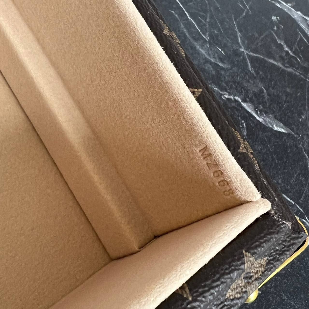 Logo Detaylı İthal Saat Kutusu