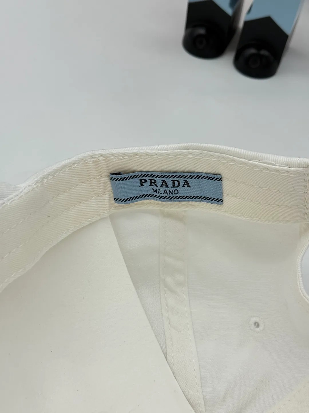 Logo Detaylı Beyaz Şapka