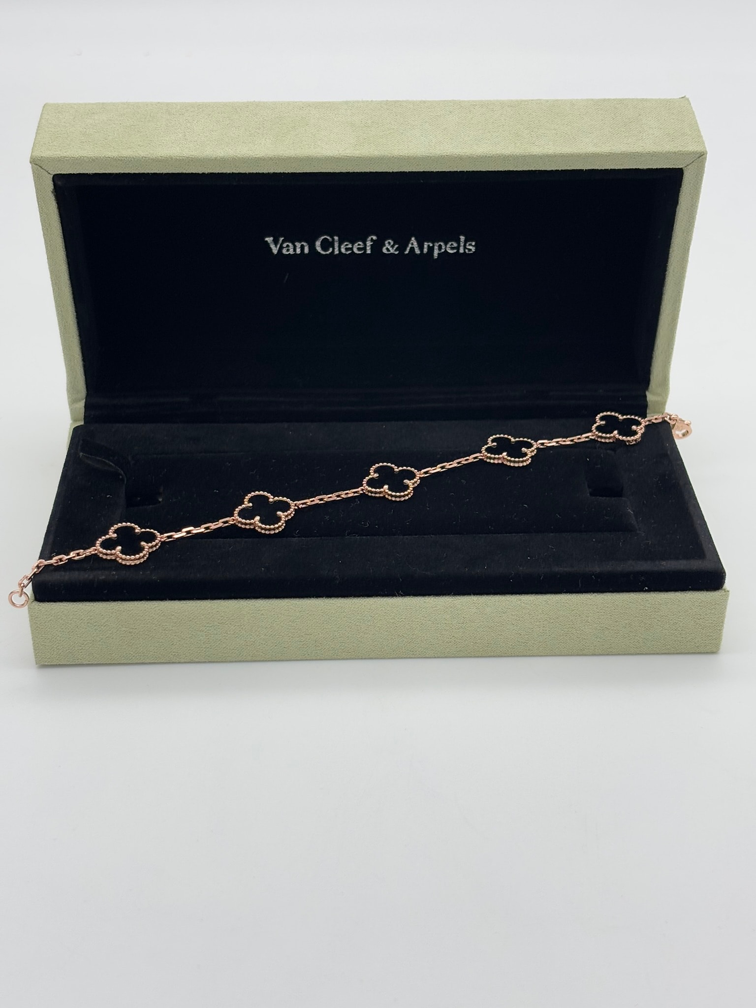 Gold Siyah Taşlı İthal Bileklik