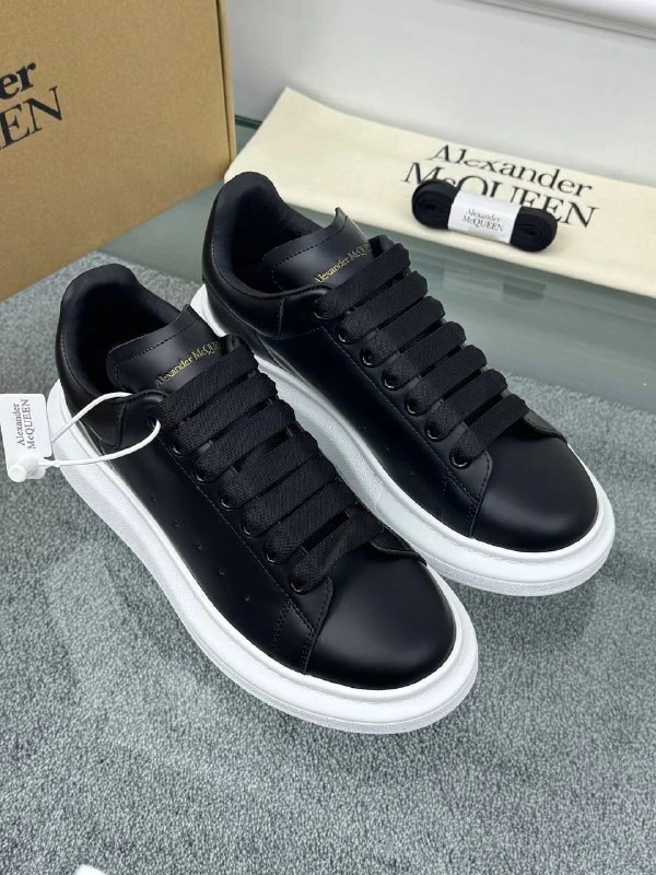 Oversize Siyah Deri Sneaker