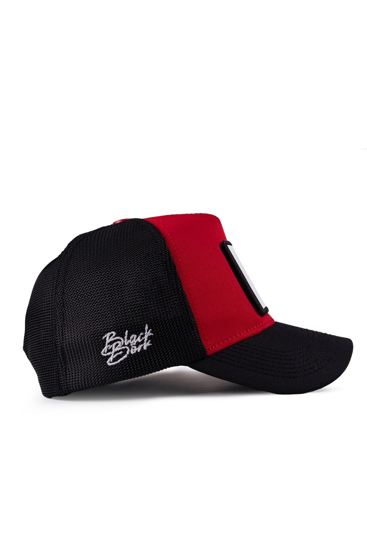 Geyik Logolu Siyah-Kırmızı Trucker Şapka