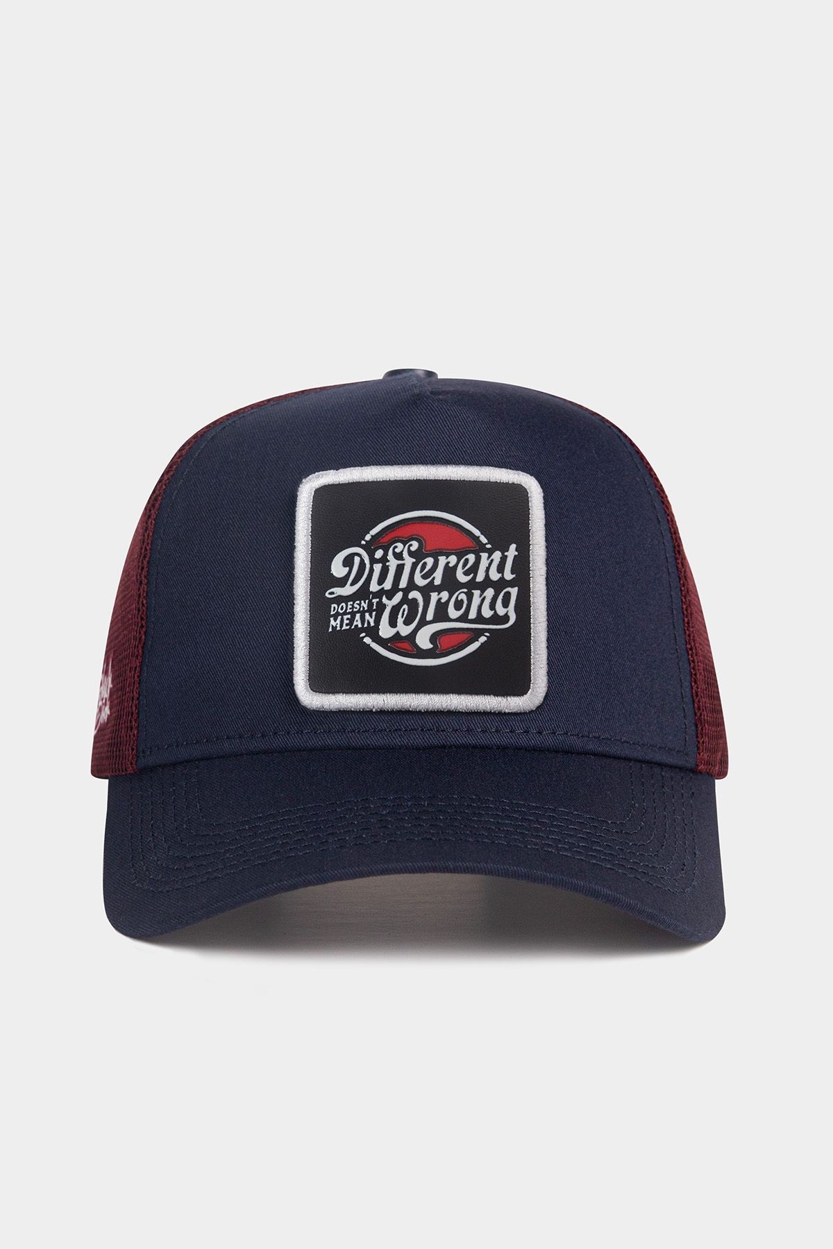 Different Wrong Logolu Lacivert-Bordo Trucker Şapka
