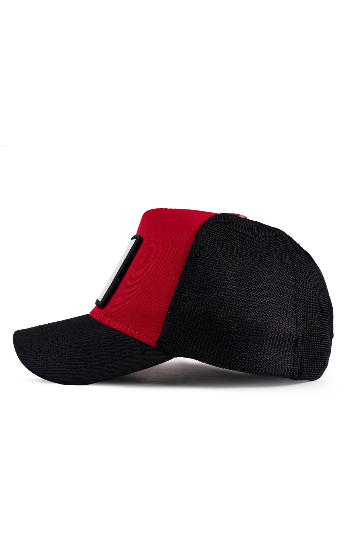 Geyik Logolu Siyah-Kırmızı Trucker Şapka