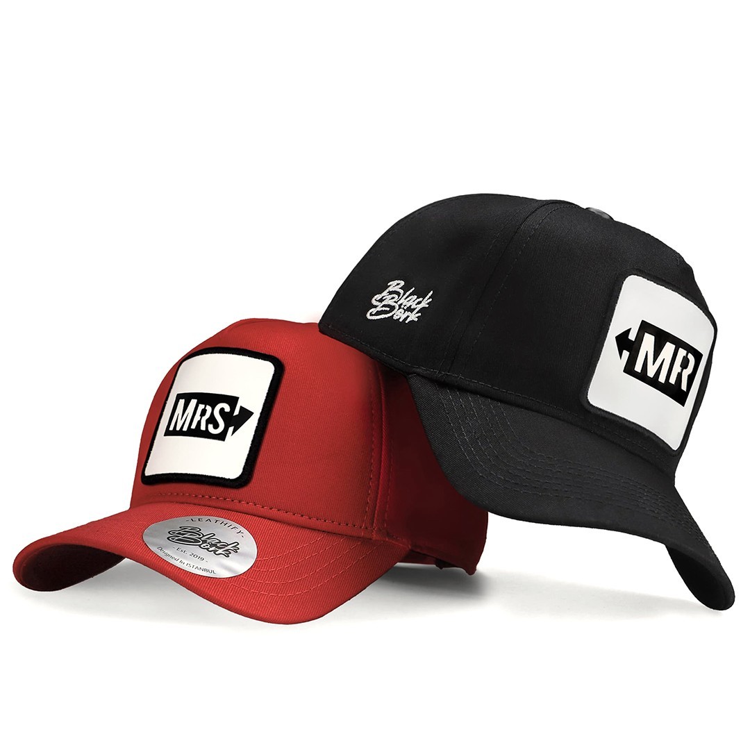 Siyah-Kırmızı Şapka (Cap) - Mr & Mrs Logolu