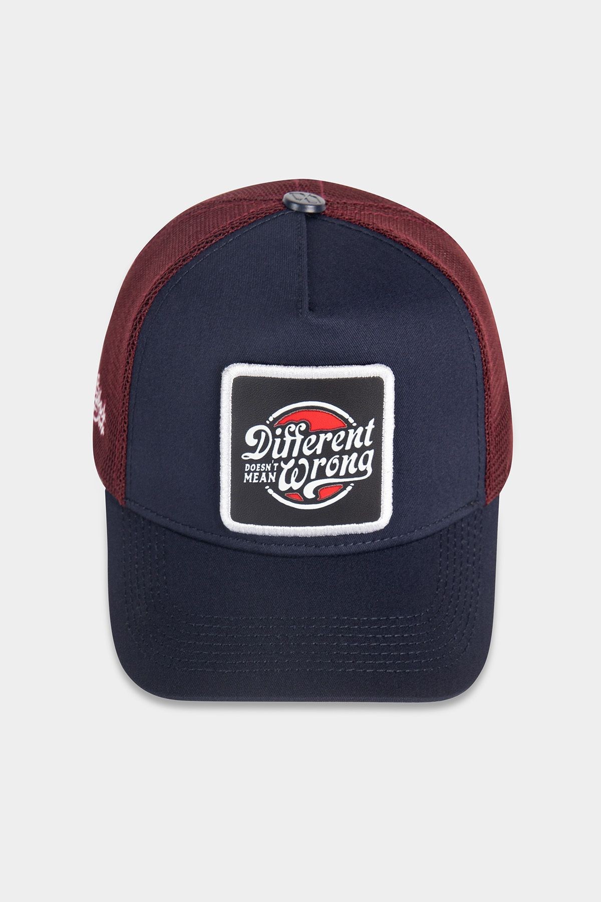 Different Wrong Logolu Lacivert-Bordo Trucker Şapka