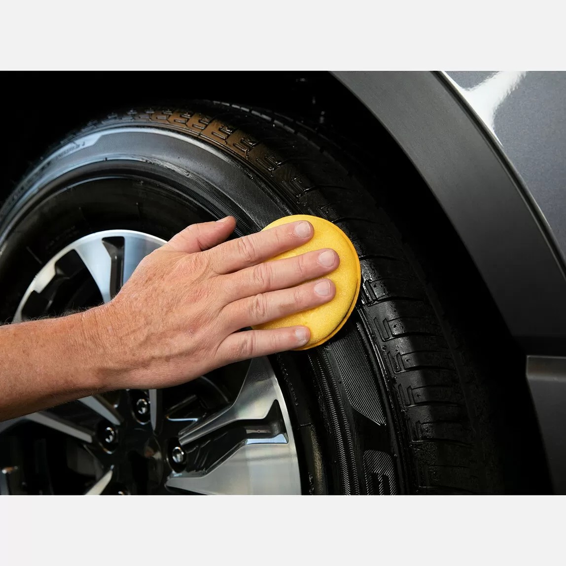 Meguiars Hot Shine Lastik Parlatıcı Sprey 710 ml