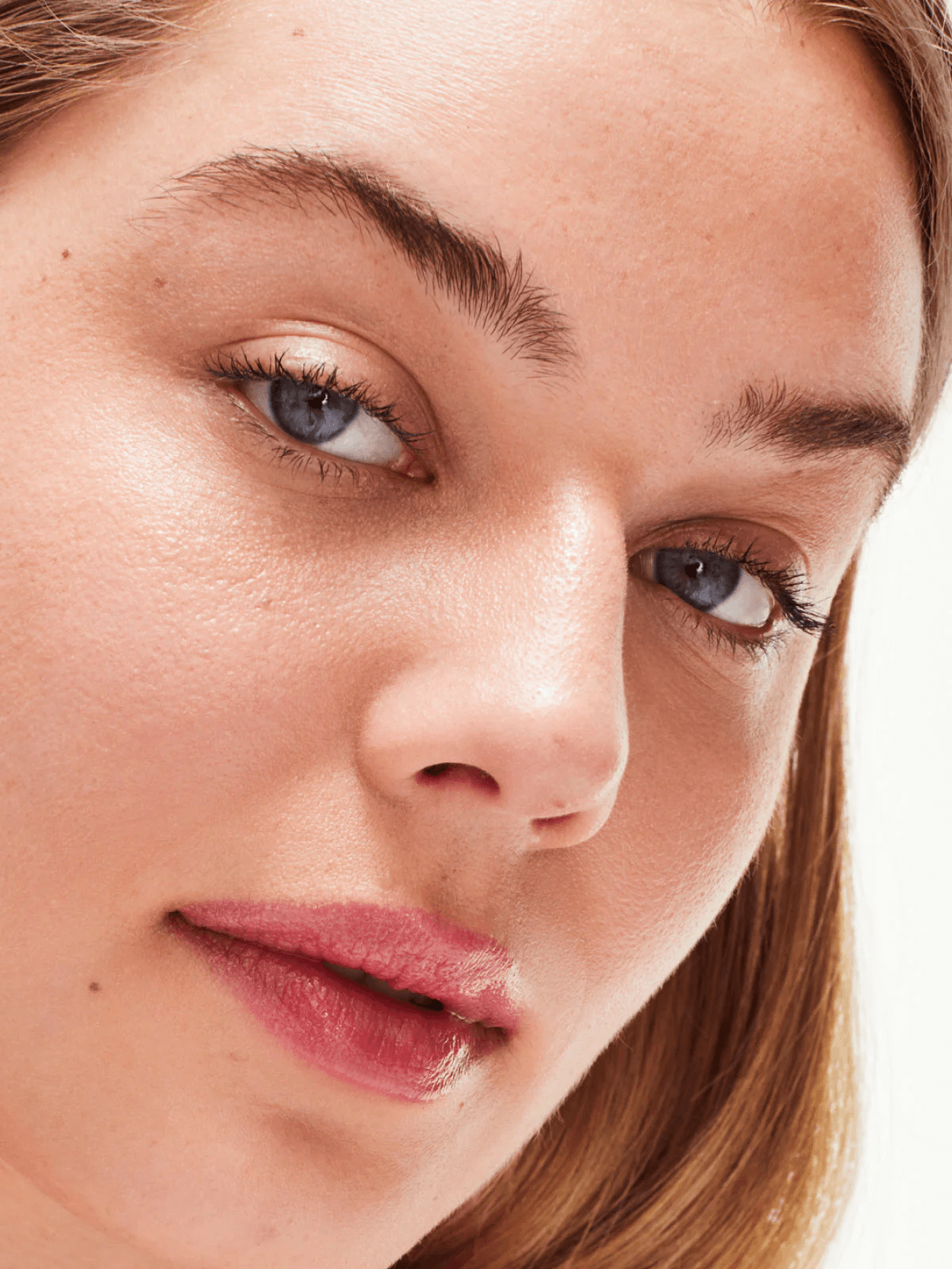 Glossier Ultralip Hyaluronik Asit İçeren Yüksek Parlaklıkta Ruj- Portrait - 3gr