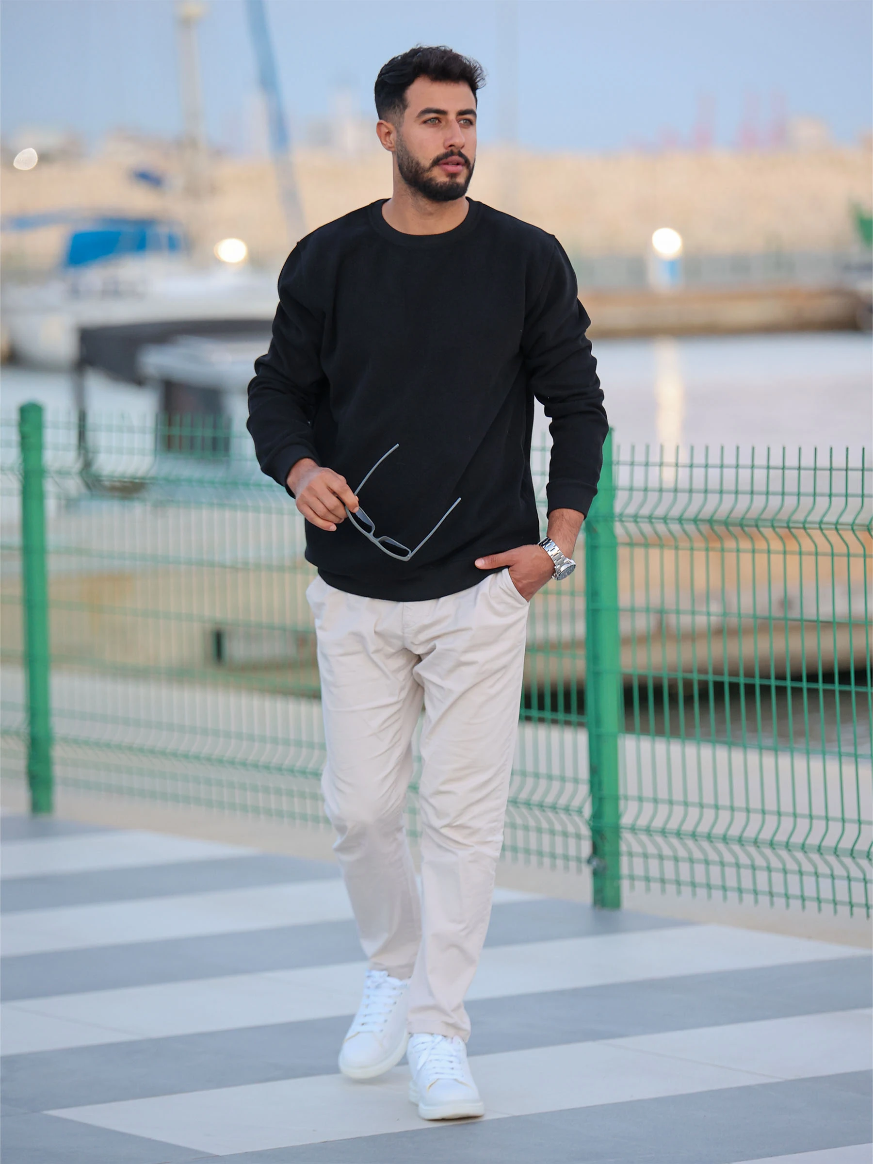 Siyah Selanik Kumaş Bisiklet Yaka Sweatshirt