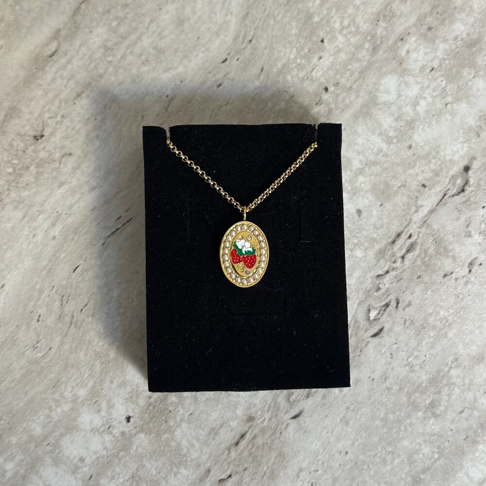 Plaka incili Çilek Kolye