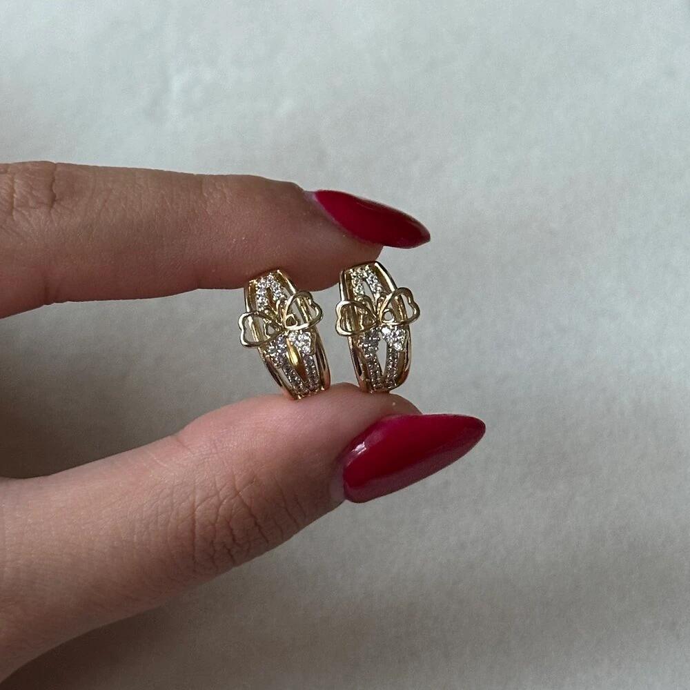 Kelebek İşlemeli Küpe