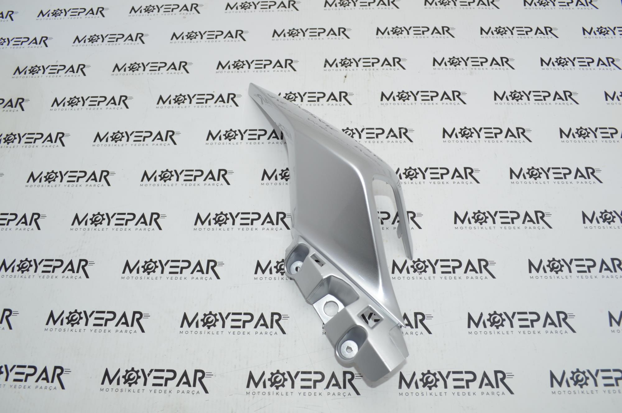Y4CFM4033A0508 CF MOTO SR250 SELE ALTI YAN KRANAJ SAĞ ARKA GRİ