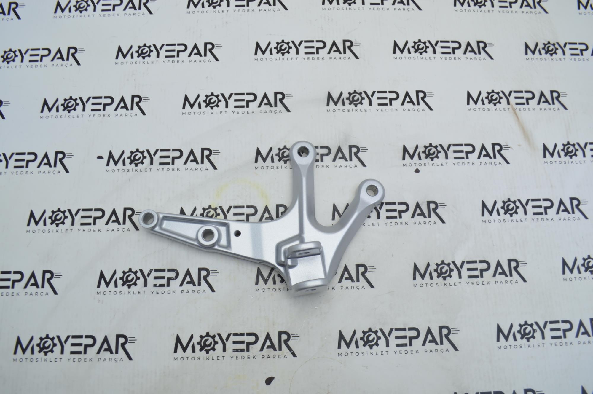 543023 YAMAHA YZF R25 SÜRÜCÜ SAĞ BRAKET ORJ