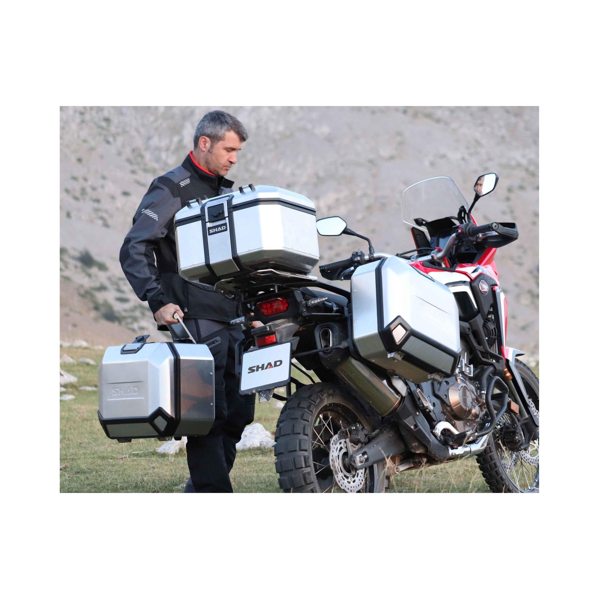 SHAD TR-48 ARKA ÇANTA SİLVER