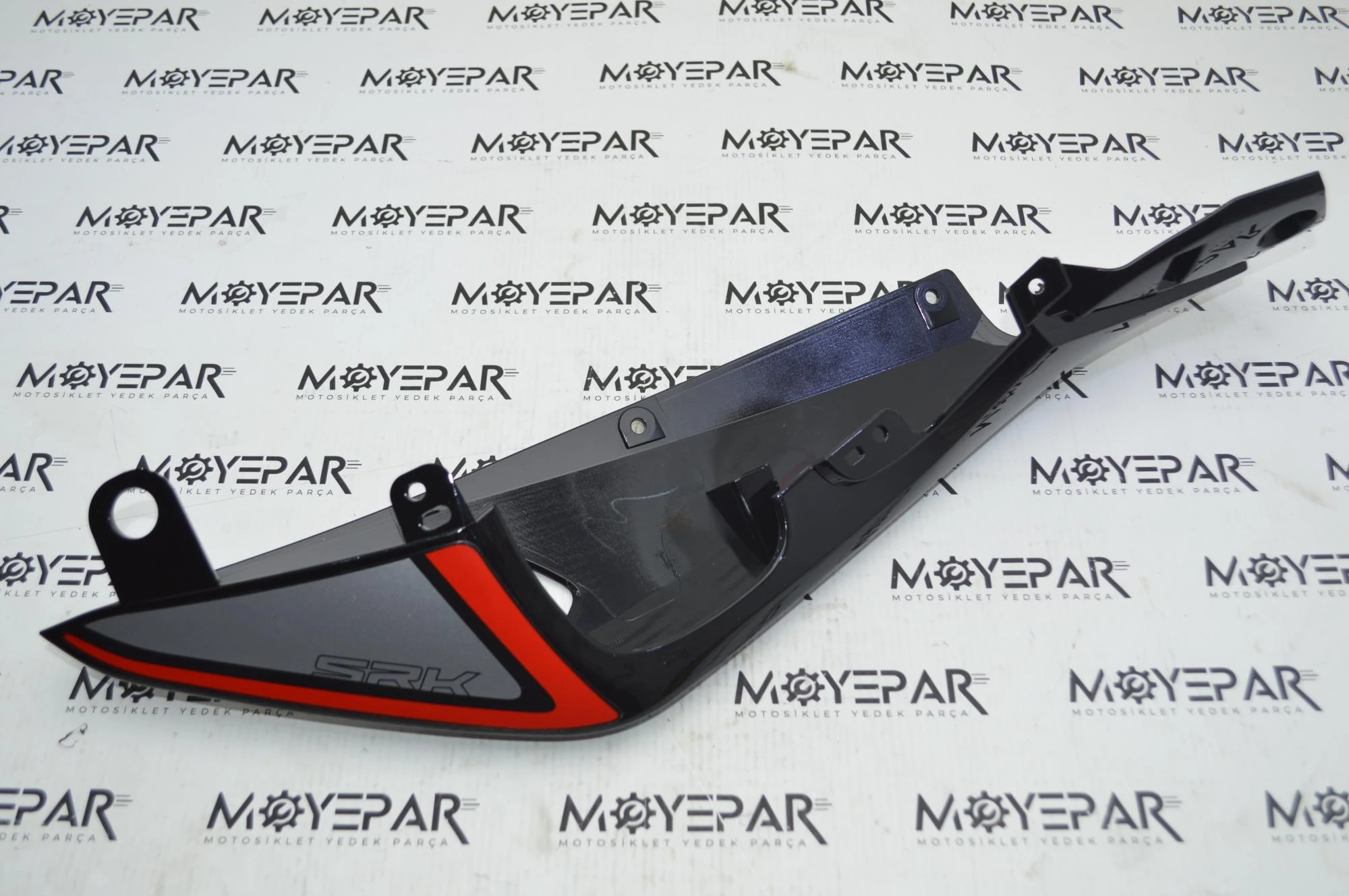 RK 53672 RKS SRK 125-R ARKA YAN PANEL SAĞ SİYAH