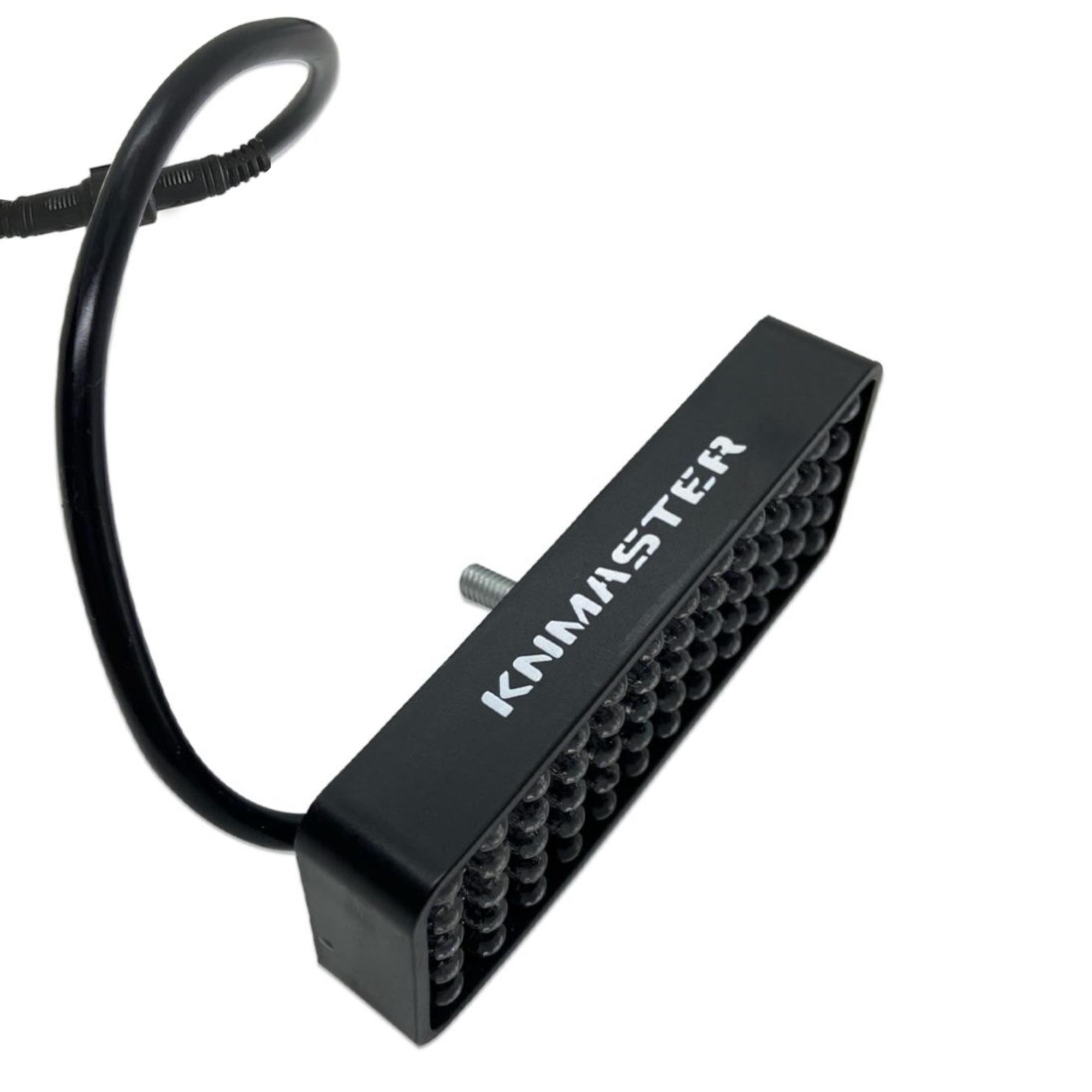 KNMASTER STOP-450 EVRENSEL DİKTÖRTGEN KIRMIZI LEDLİ MOTOSİKLET KEDİGÖZÜ