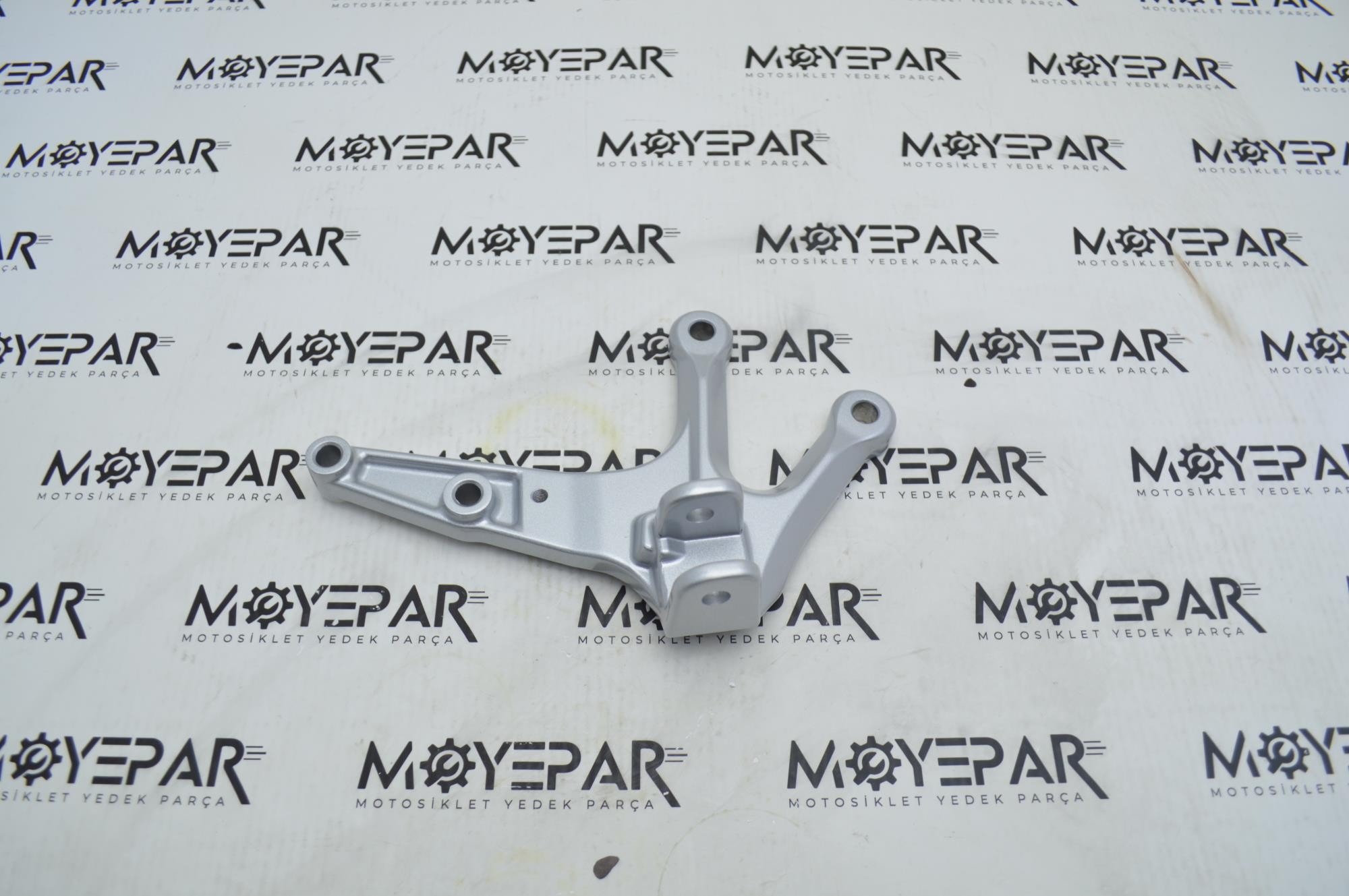 543023 YAMAHA YZF R25 SÜRÜCÜ SAĞ BRAKET ORJ
