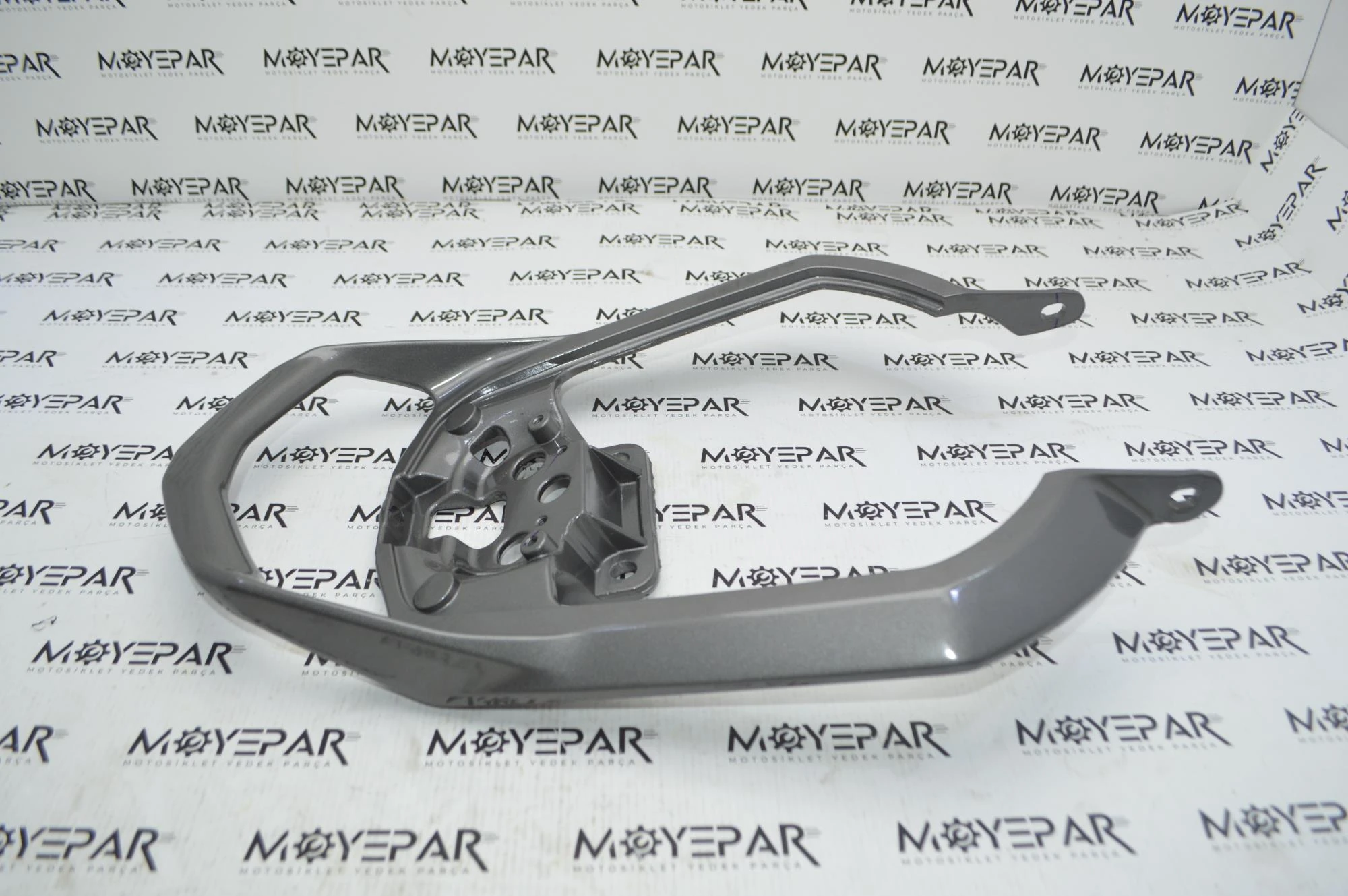 Y4TVS7004A0099 TVS RAİDER ARKA TUTAMAK DEMİRİ