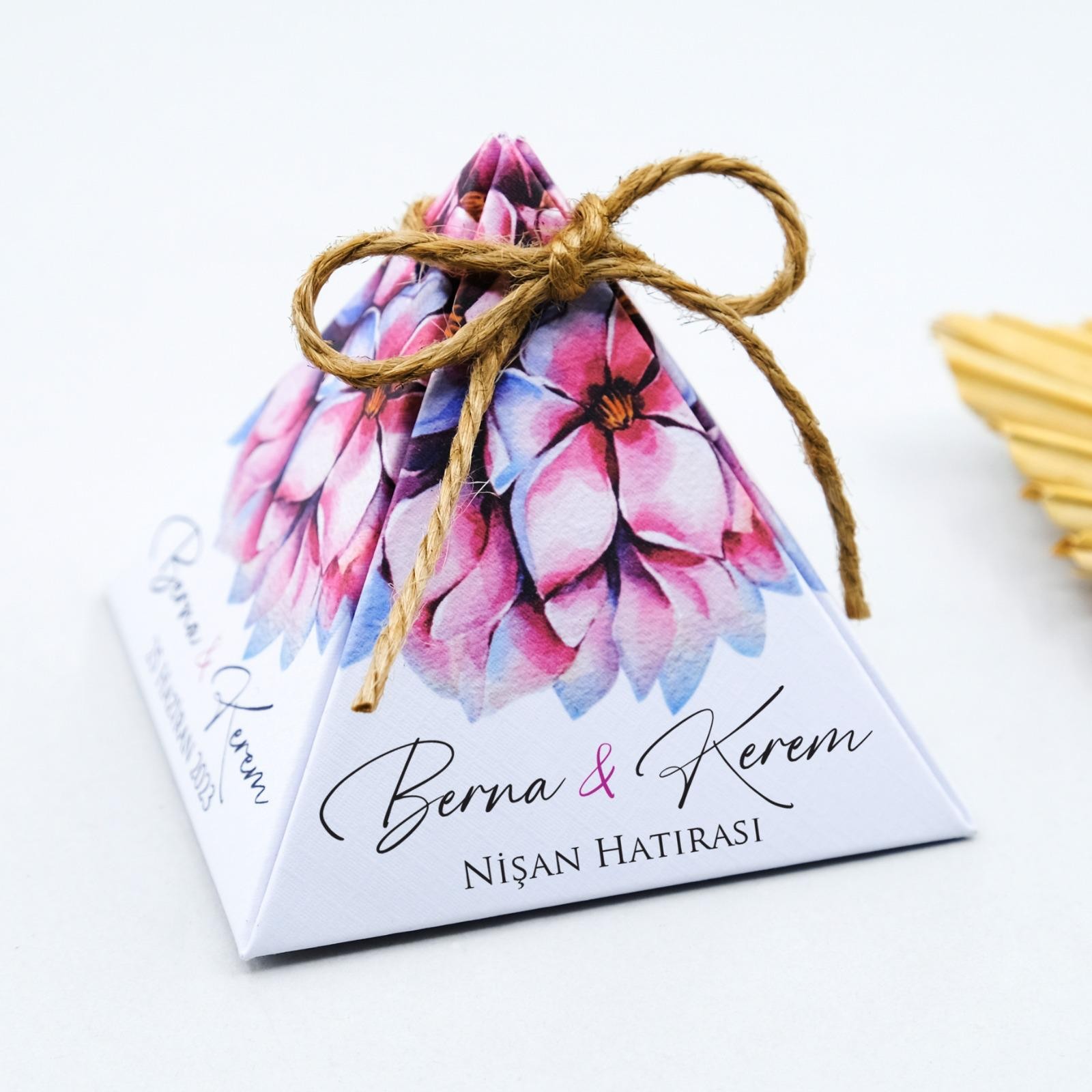 İsme Özel Baskılı Piramit Kutu Söz - Nişan - Nikah Çikolatası