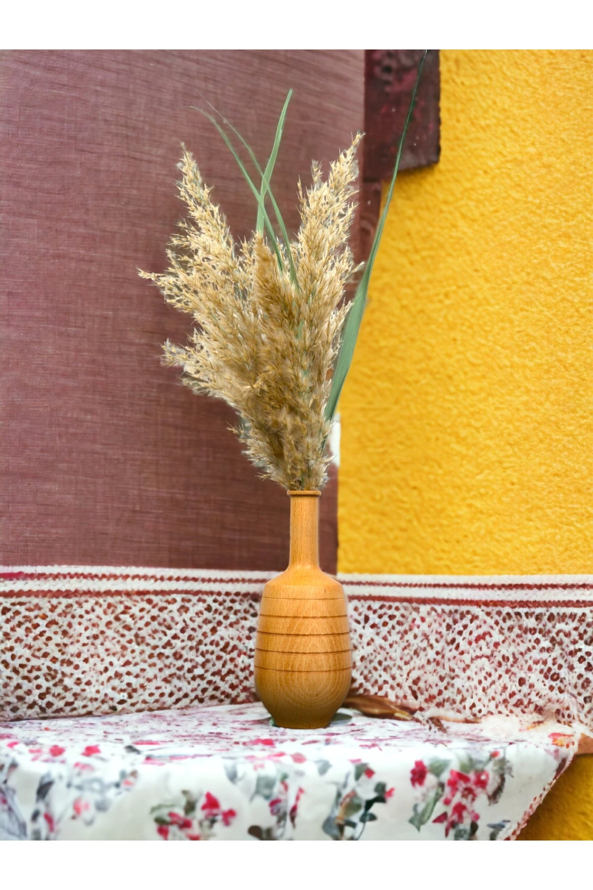 MİNİMALİST İSKANDİNAV TARZI DEKORATİF AHŞAP VAZO VE PAMPAS DALLARI